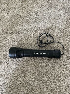SCOSCHE PBJF400 PowerUp 400 Torch Portable 1,000 Lumen Flashlight and Car Jump
